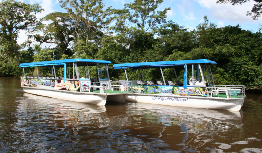 Blog Banner 1024 x 678 px Aventuras Arenal First Boats