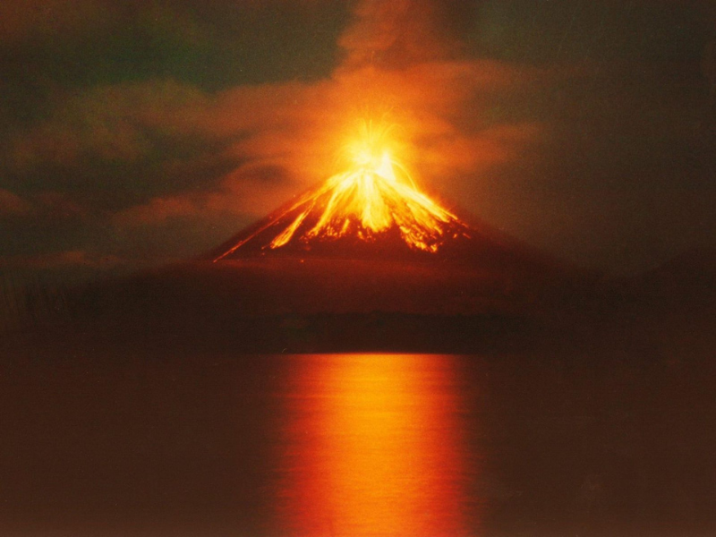 Eruption Between 1990 and 2000 Lava Eruption during the 1990s